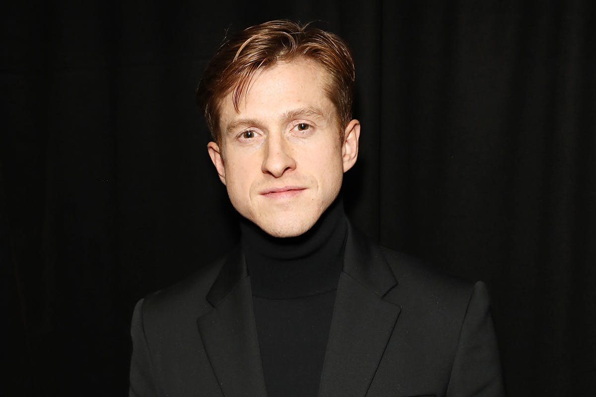r alit Sombre frisson burberry artistic director Point