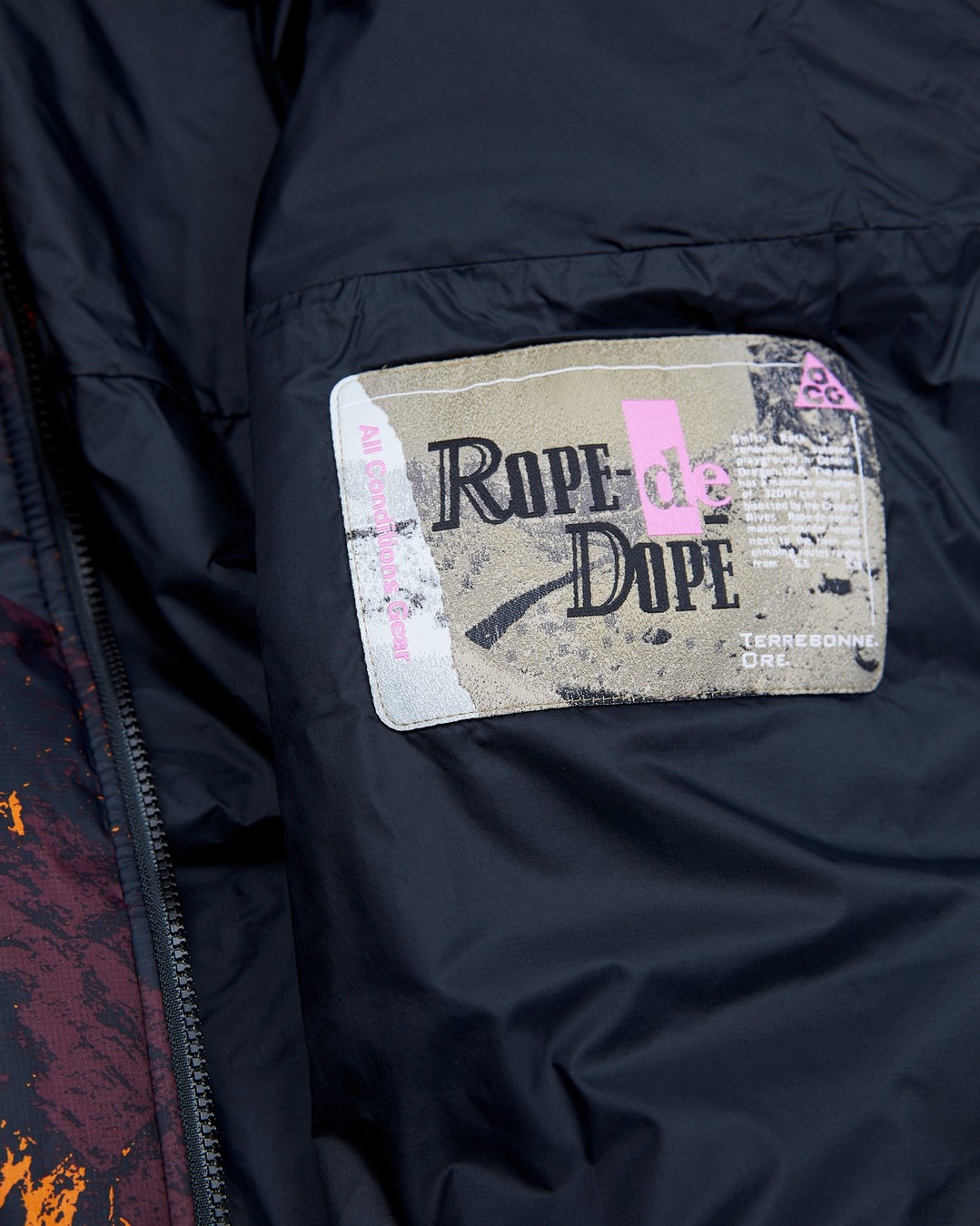 Nike ACG – Rope De Dope Women'S Packable Jacket Burgundy - Outerwear - Red - Image 4