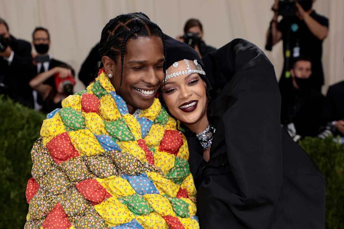 Rihanna & A$AP Rocky Pregnant With First Baby