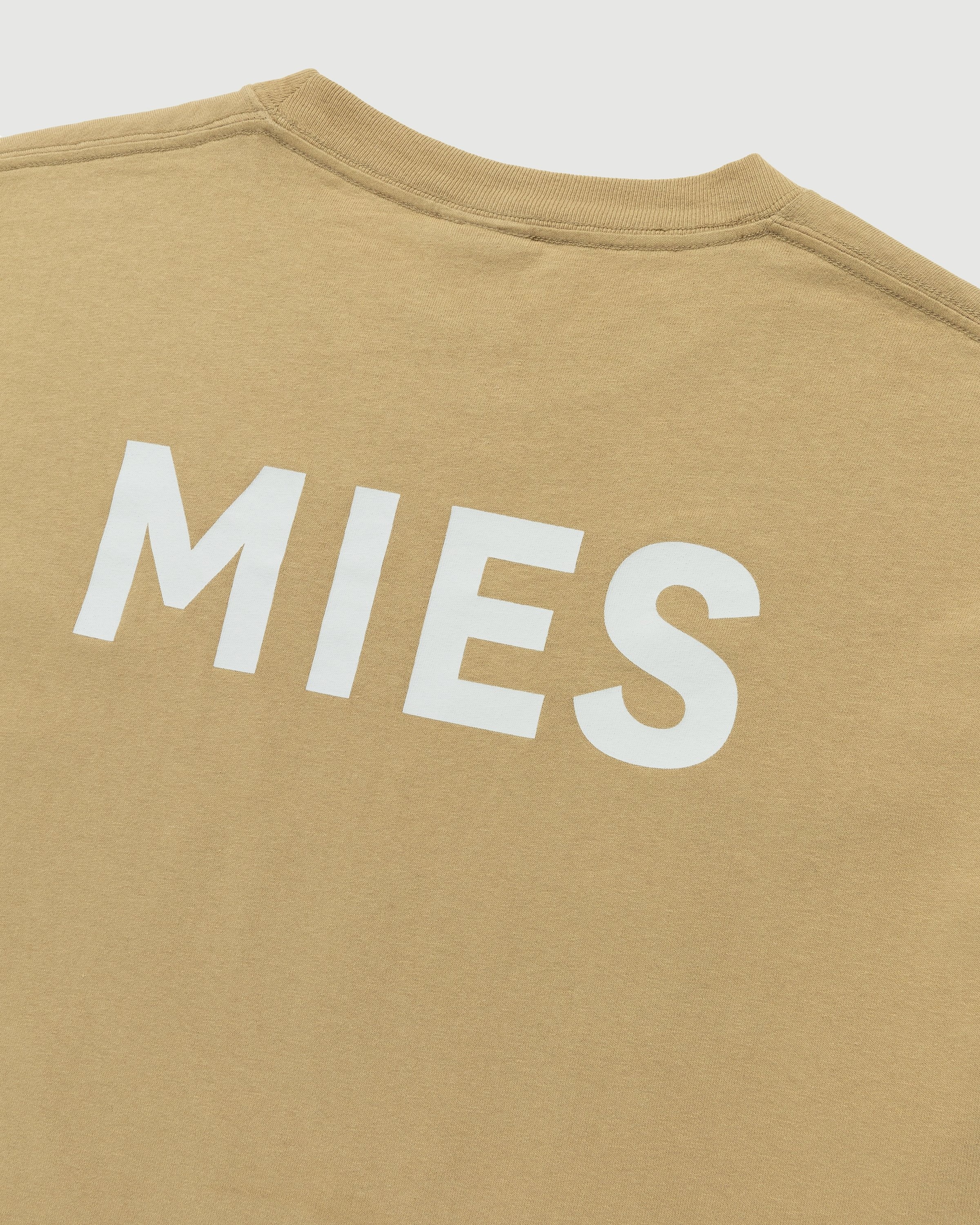Neue Nationalgalerie x Highsnobiety – BERLIN, BERLIN 3 Mies T-Shirt Military Green - T-shirts - Brown - Image 3