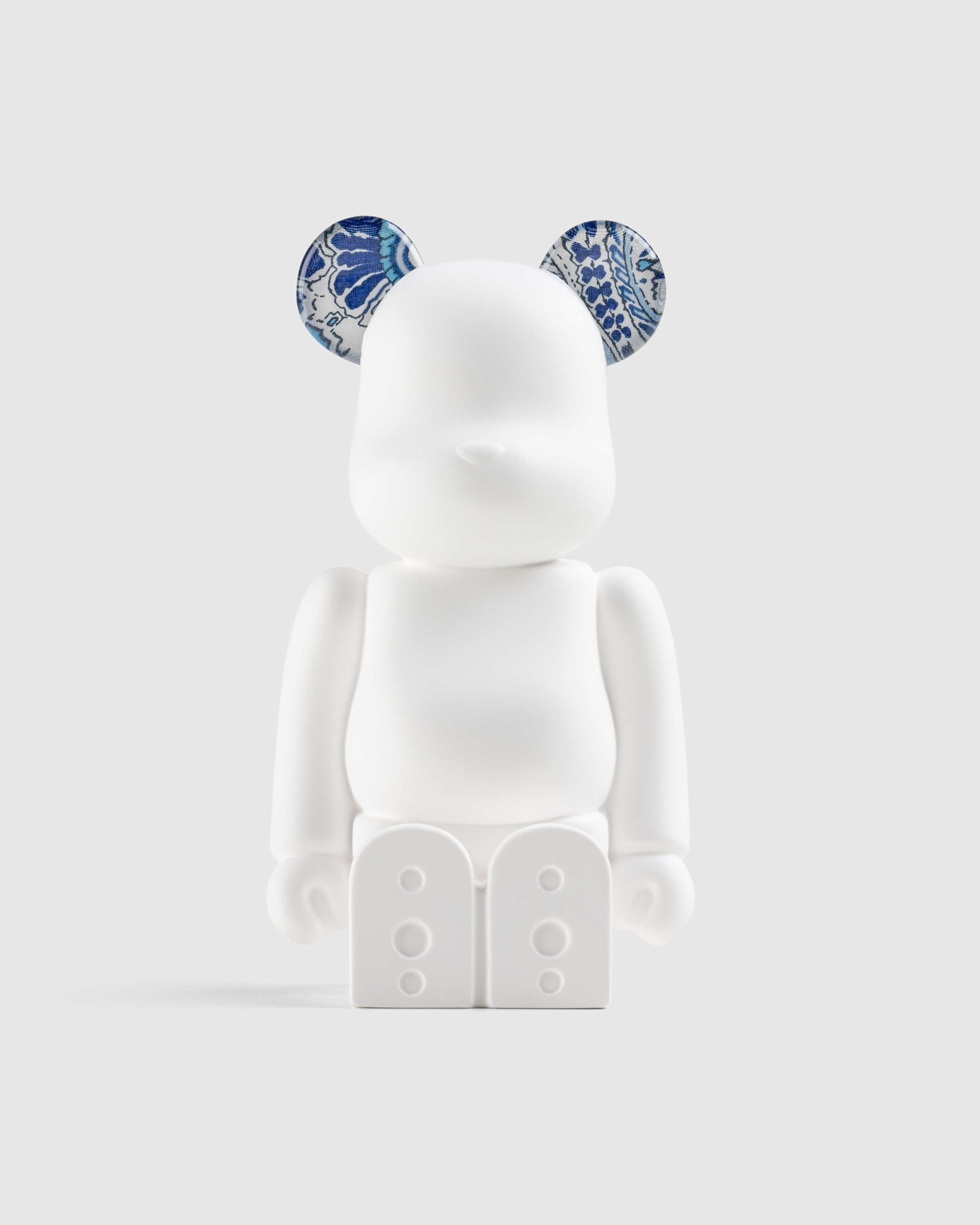 Medicom – Be@rbrick Aroma Ornament No.0 Liberty Fabrics Abbey Road Blue - Ceramics - Blue - Image 1