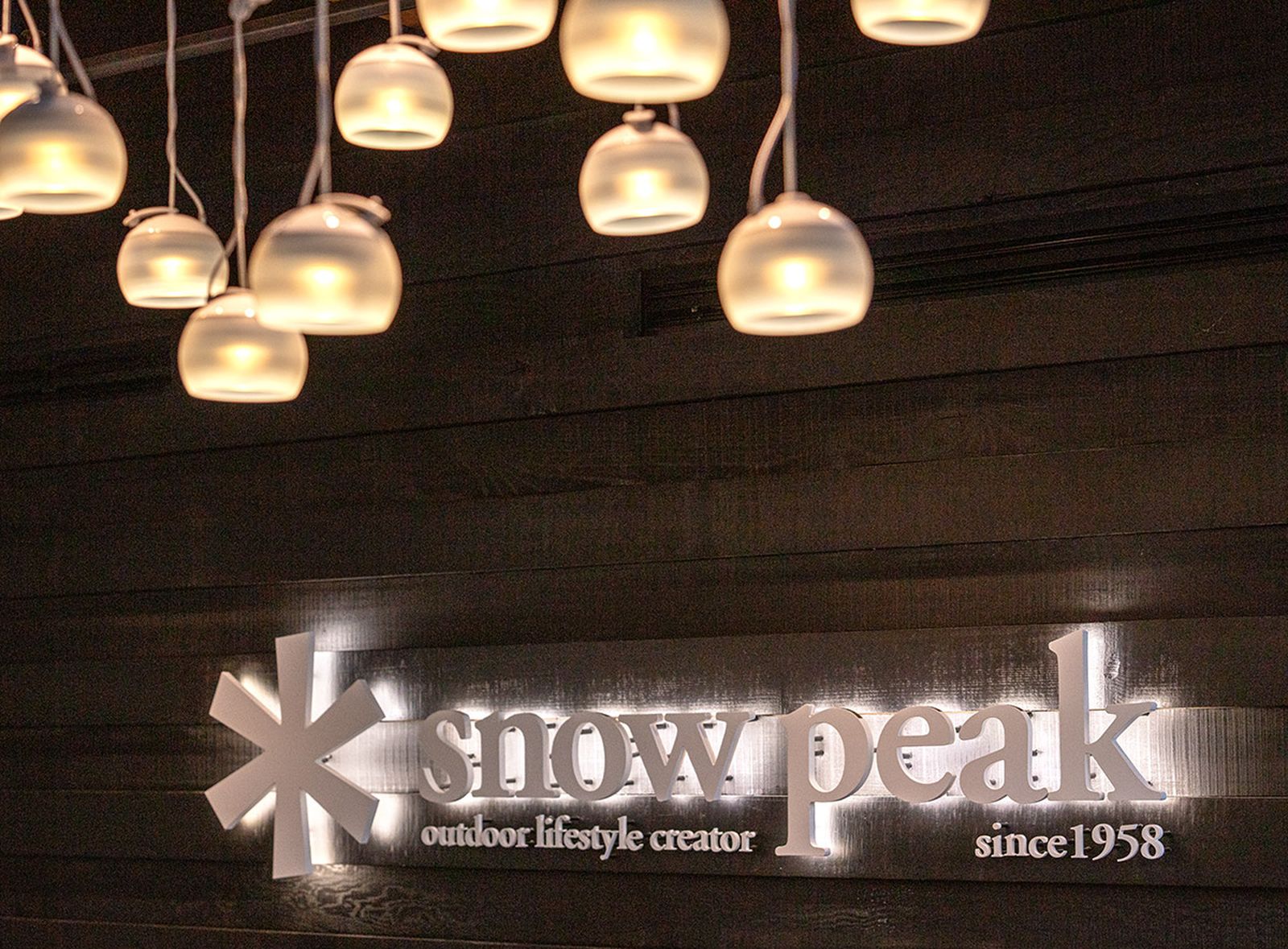 snow-peaks-first-ever-restaurant-looks-as-good-as-it-tastes-013