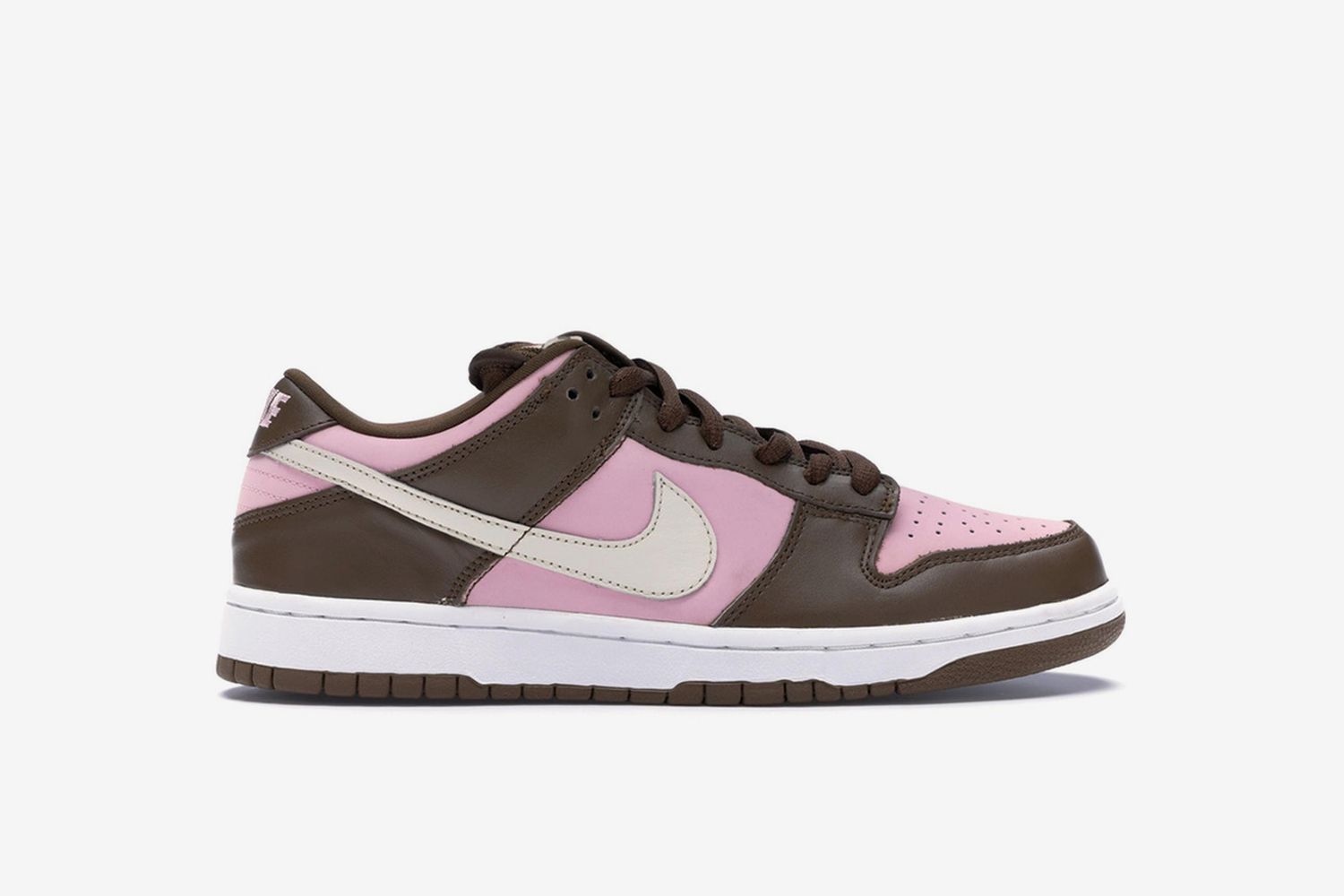 duizend stapel Blanco Shop Kylie Jenner's Rare Nike Sneakers Here
