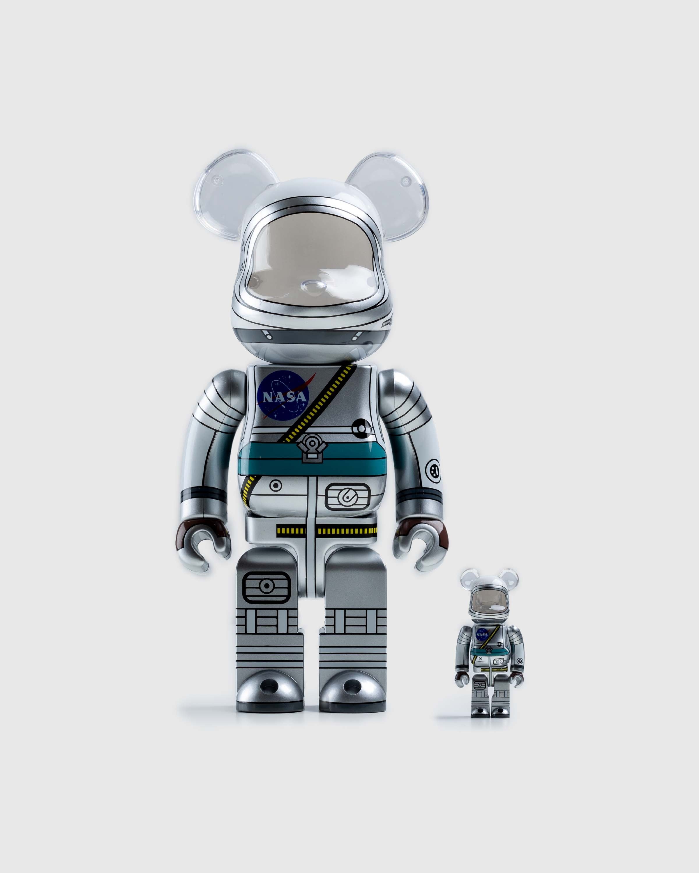 Medicom – Be@rbrick Project Mercury Astronaut 100% and 400% Set Silver - Arts & Collectibles - Silver - Image 1