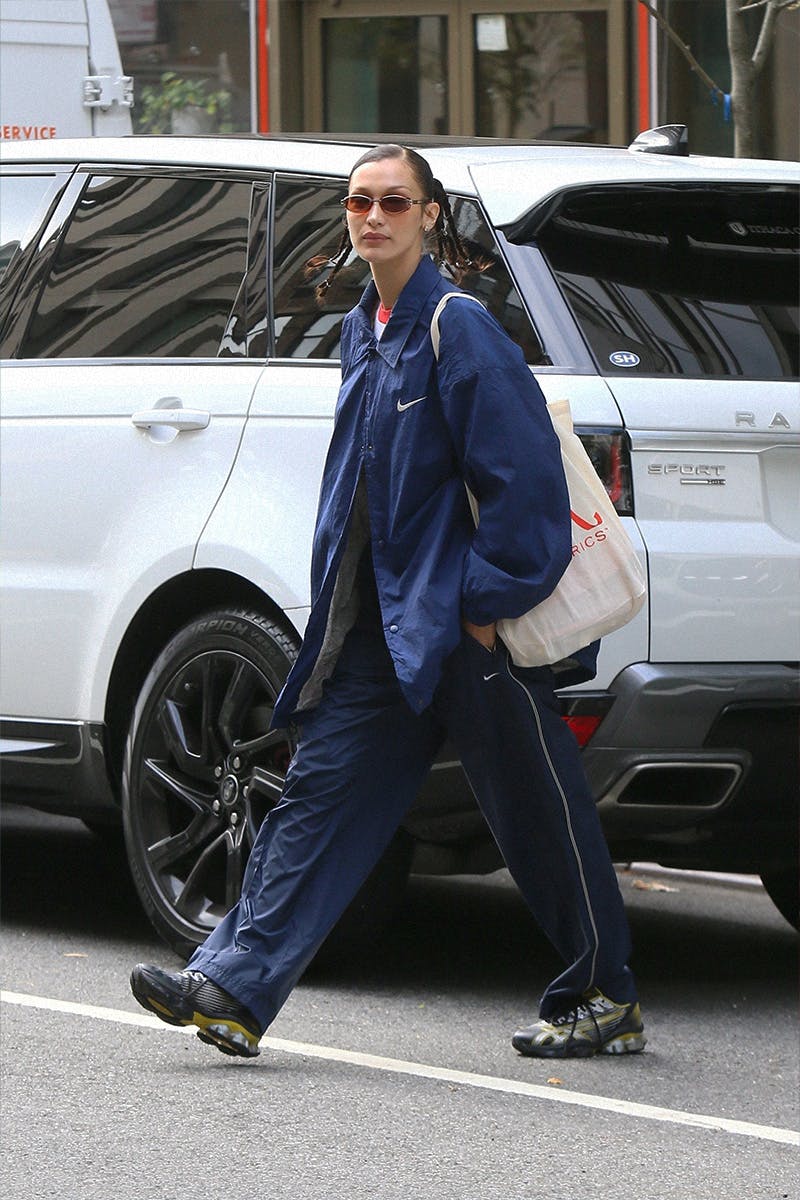 bella-hadid-sneakers-02