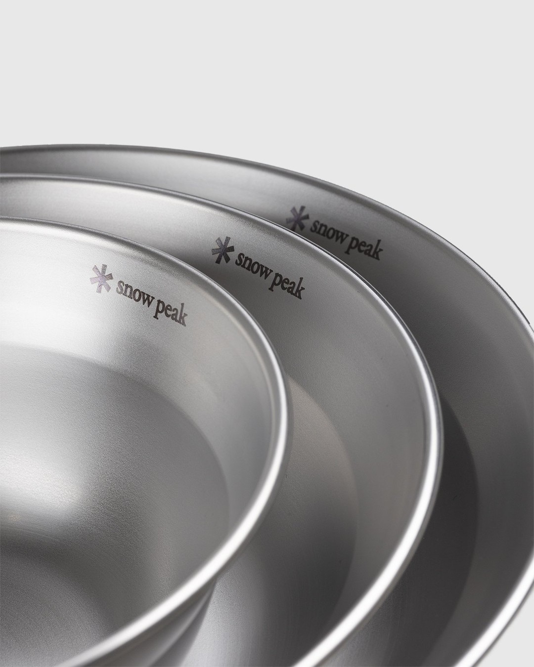 Snow Peak – Tableware Set Large Silver - Lifestyle - Black - Image 3