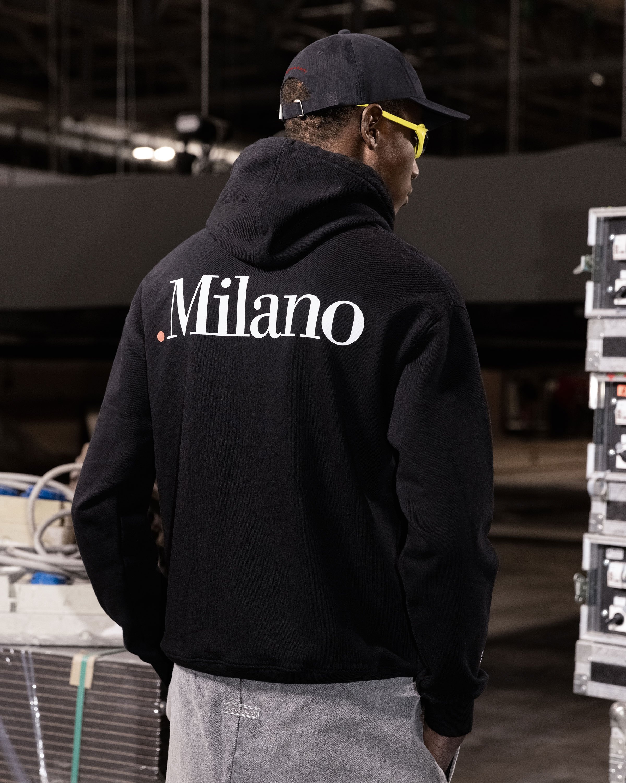 X 17 online hoodie