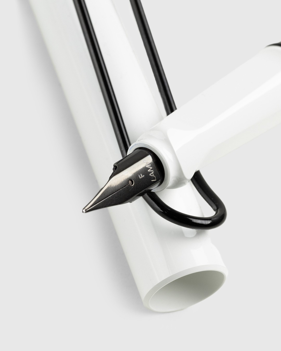 LAMY x Highsnobiety – Fountain Pen White - Lifestyle - White - Image 4