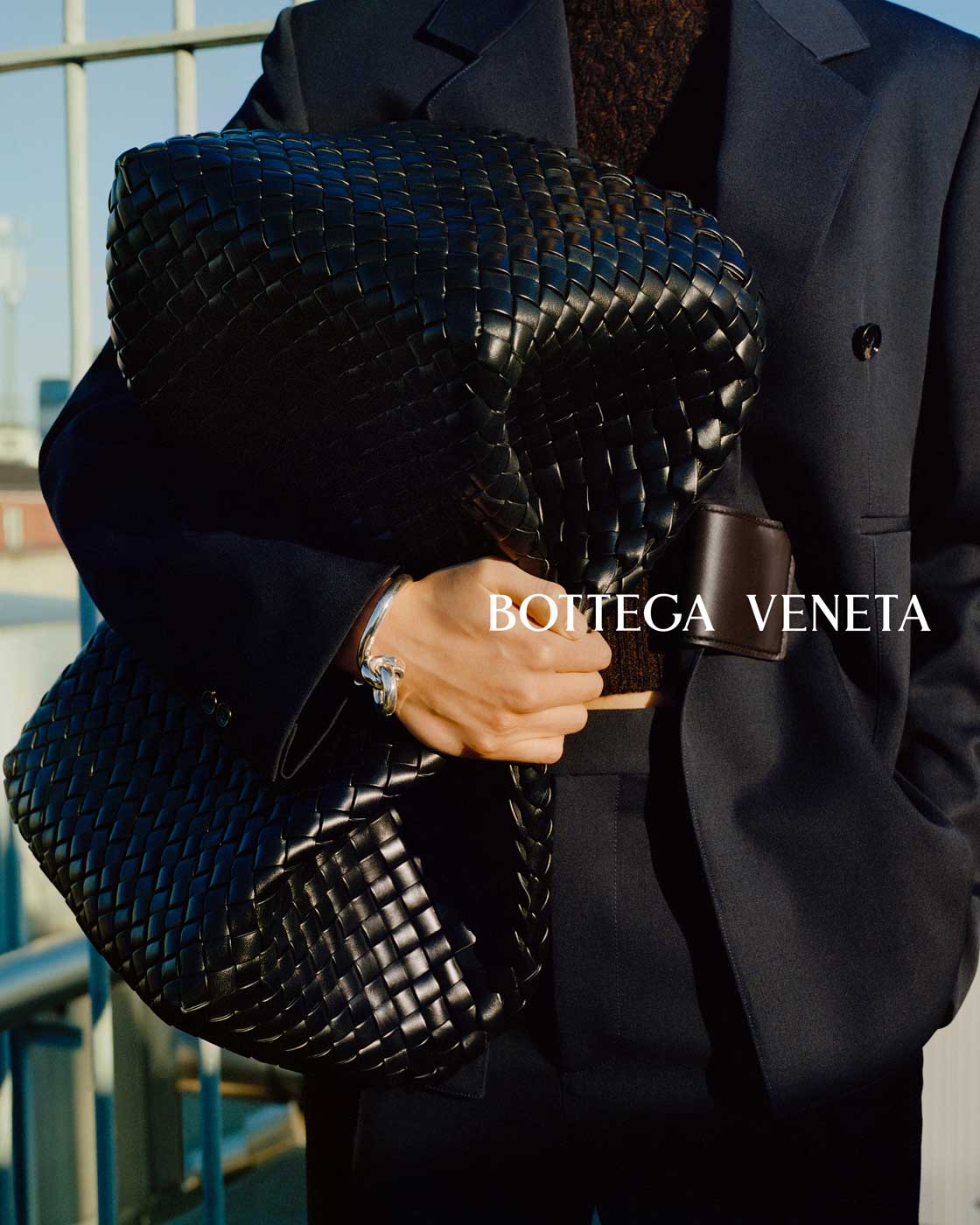 bottega-veneta-winter-2022-campaign-zine-(38)