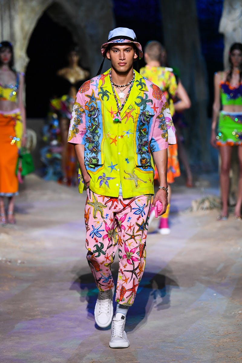 Bezienswaardigheden bekijken Cerebrum huwelijk Versace Took Us On a Vacation to the Future