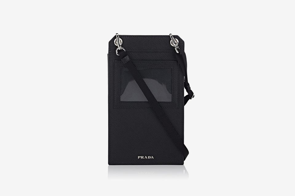 8 of the Best Neck Wallets for Every Budget