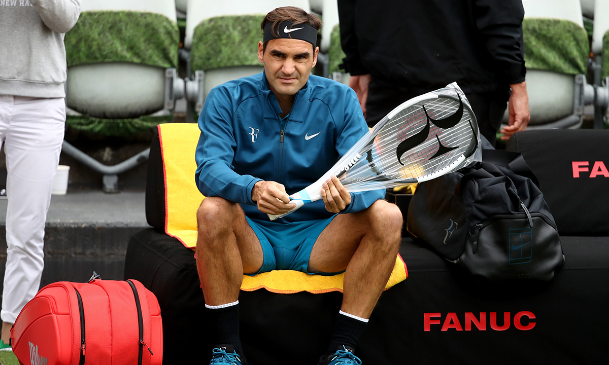 nuez vistazo católico Roger Federer Finally Gets His "RF" Logo Back From Nike
